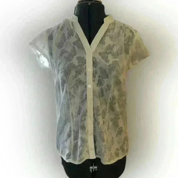St John's Bay Thin White Short Sleeve Button Down Shirt Blouse Flower Women Smal - Picture 1 of 8
